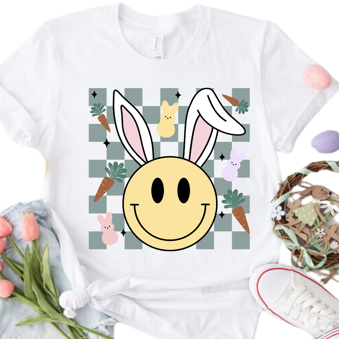 Smiley Face Bunny / Checkered Background - Unisex T-Shirt